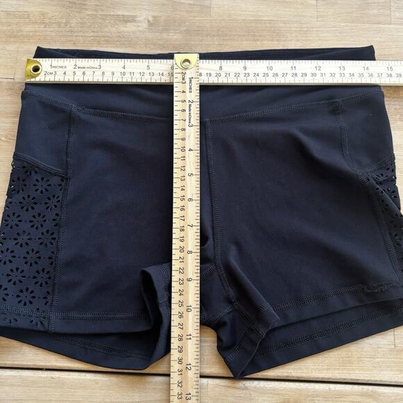 Aeropostale Sport Womens Black Retro Athletic Shorts W/ Flower Cutouts Size L - Picture 3 of 10